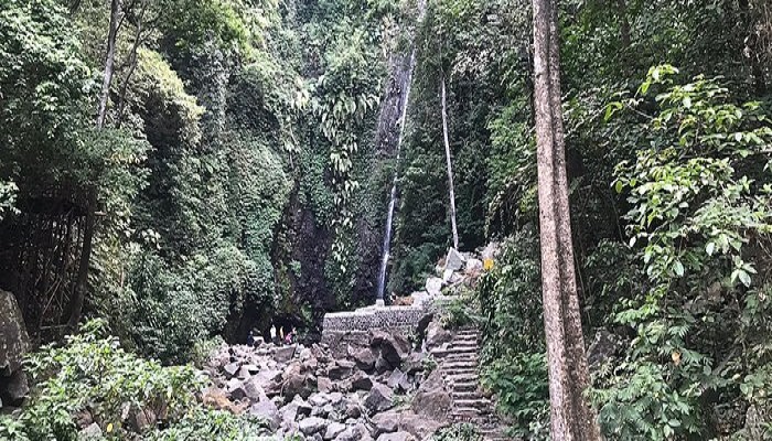wisata air terjun Kakek bodo di kabupaten Pasuruan Jatim