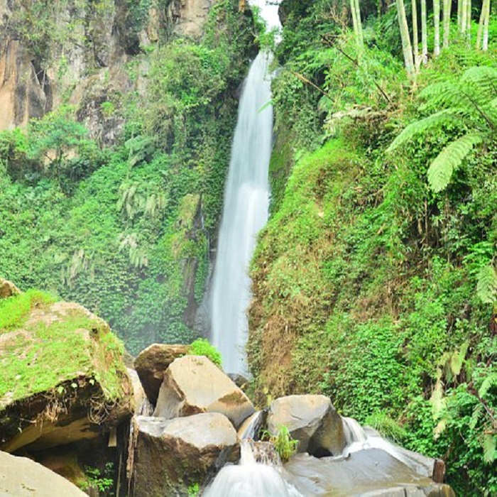 wisata air terjun Coban Talun di Kota Batu Jatim