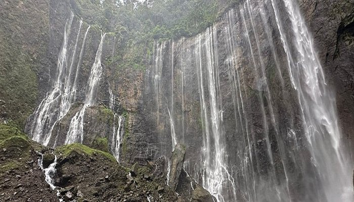 wisata air terjun tumpak sewu di Lumajang