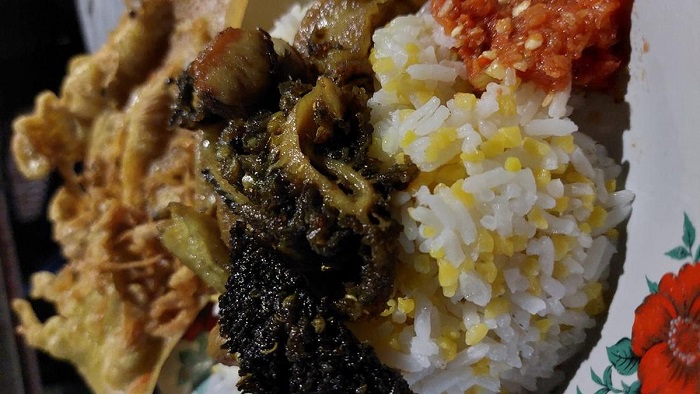 kuliner malam nasi babat pegirian di Surabaya