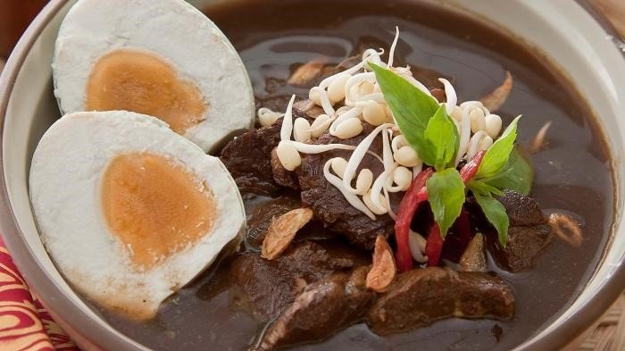 kuliner malam rawon setan di Surabaya