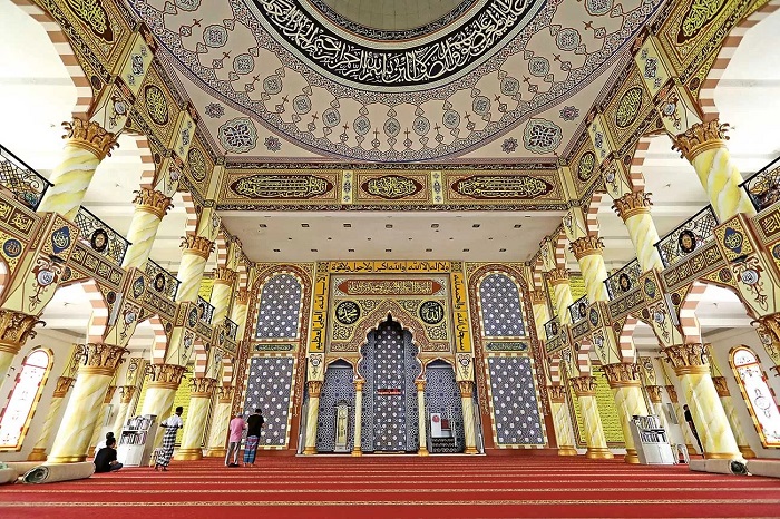 Masjid Roudhotul Muchlisin di Jember