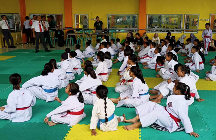 Seleksi O2SN SD cabor karate di Dojo Mahameru Jombang, Rabu (24/4).