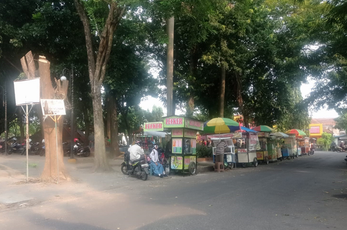 Sejumlah PKL: di Taman kebontojo Jombang yang makin menjamur
