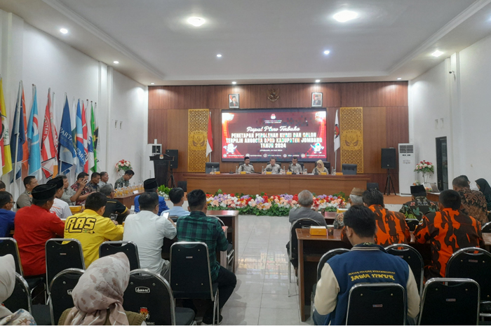 Suasana rapat pleno KPU Jombang untuk penetapan anggota DPRD Jombang terpilih