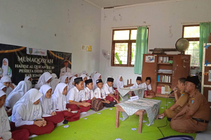Peserta munaqosah tahfiz juz 30 di SDN Megaluh, Jombang Selasa (30/4)