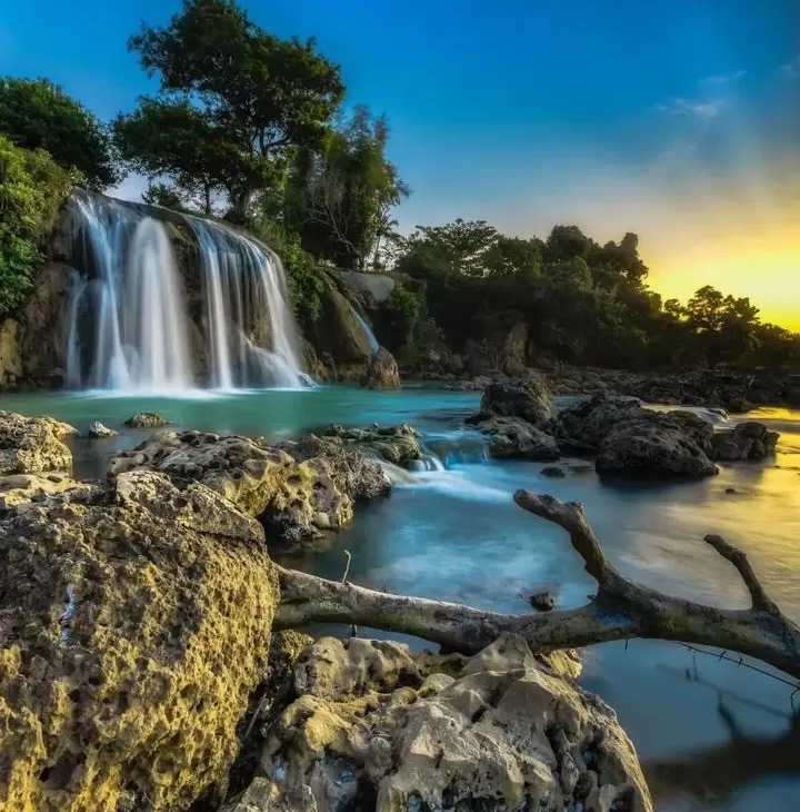 Wisata air terjun toroan di Madura