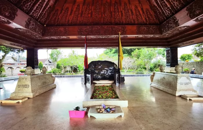 wisata makam bung karno di Blitar