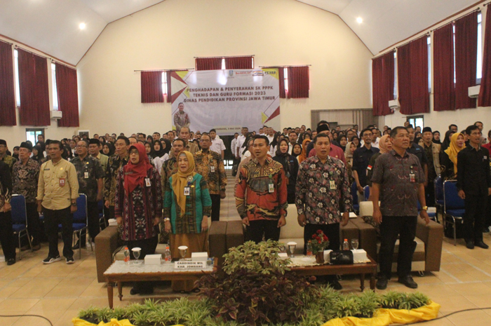 KOMPAK: Kacabdindik Sri Hartati, bersama perwakilan BKD Provinsi Jatim dan PPPK baru.