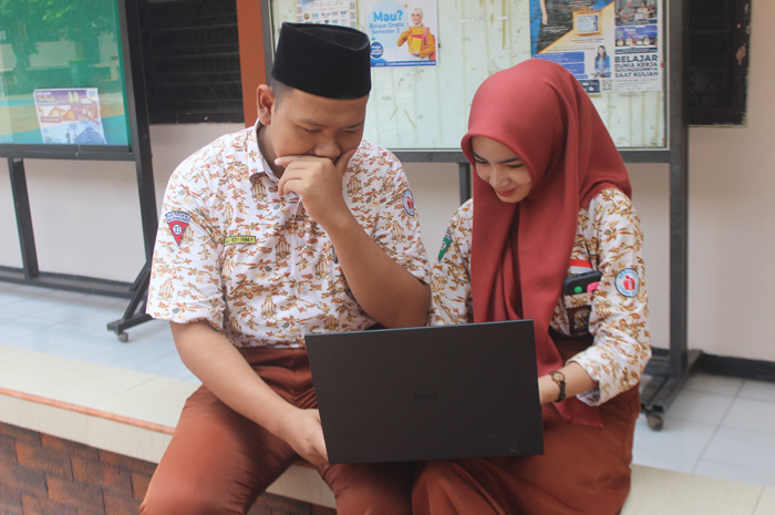 ILUSTRASI: Siswa SMAN Mojoagung melihat pengumuman tes masuk perguruan tinggi negeri berbasis prestasi (SNBP).