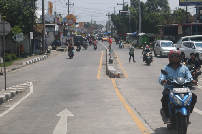 PICU KECELAKAAN: Separator di tengah jalan jembatan baru Ploso di Desa Rejoagung, Kecamatan Ploso jadi salah satu pemicu kecelakaan.
