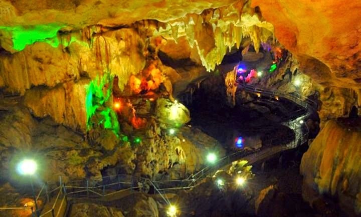 Wisata Goa Lowo di Trenggalek