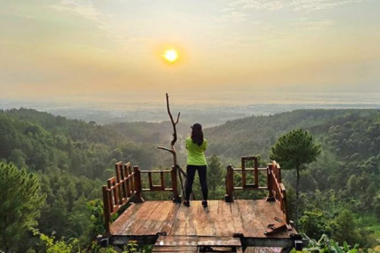 wisata Bukit Mahadewa di Bondowoso