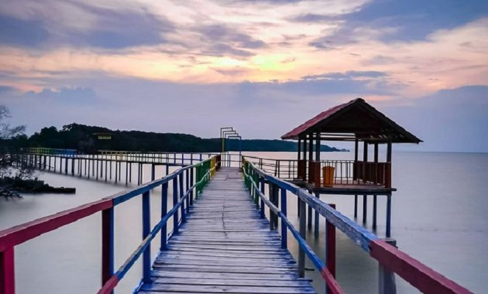 Wisata pantai kutang di Lamongan