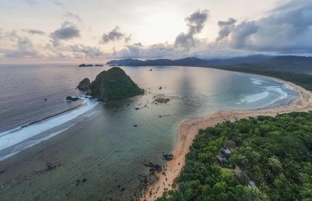 Wisata pulau merah di Banyuwangi