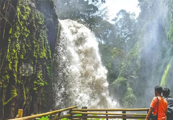 Wisata air terjun Blawan di Bondowoso