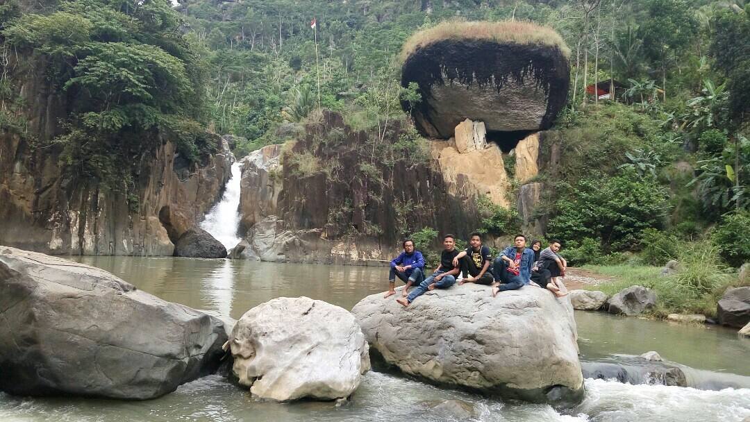 Wisata air terjun jurug waru di Trenggalek