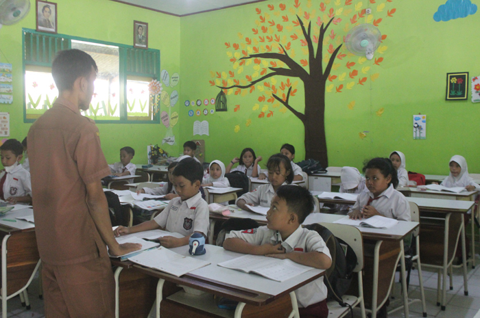 Siswa belajar di SDN Jombang 2, salah satu SD Negeri yang bakal tambah pagu tahun ini