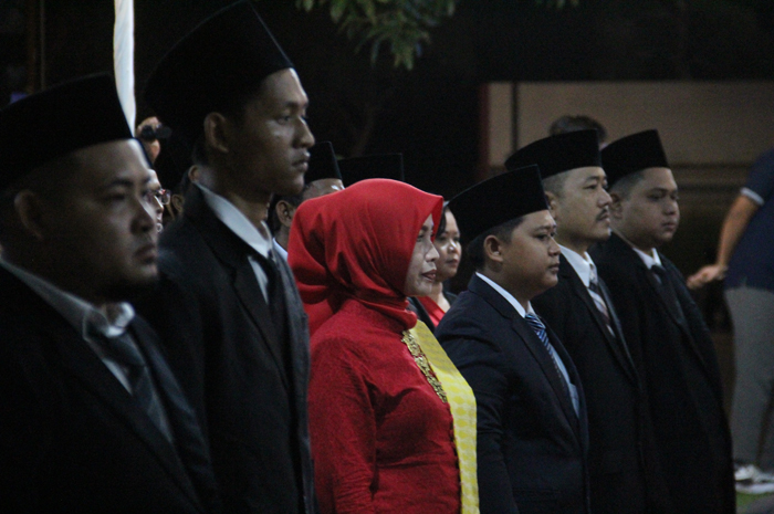 Dari 105 PPK untuk Pilbup Jombang 2024 yang dilantik ini, beberapa diantaranyanya merupakan ASN hingga perangkat desa.