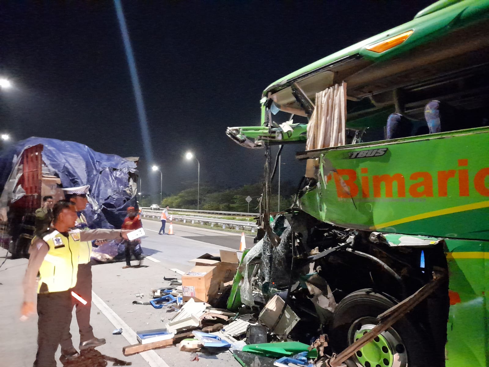 Kondisi bus pariwisata Bimorio yang membawa rombongan SMP PGRI Wonosari Malang