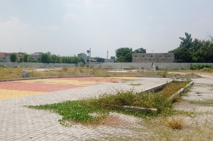 Proyek sentra PKL Ahmad Dahlan Jombang yang gagal dibangun karena kontraktor melakukan wanprestasi