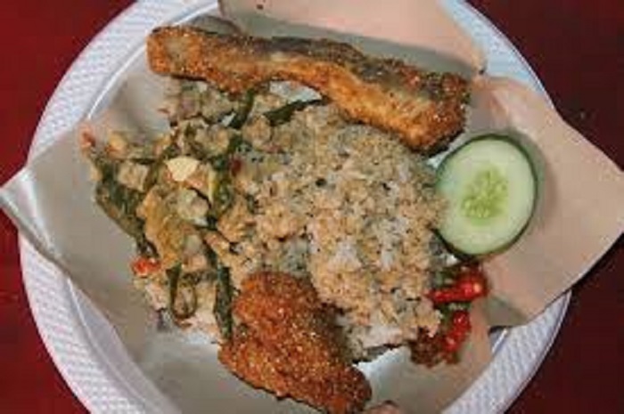 Kuliner nasi tiwul yang khas banget di Pacitan