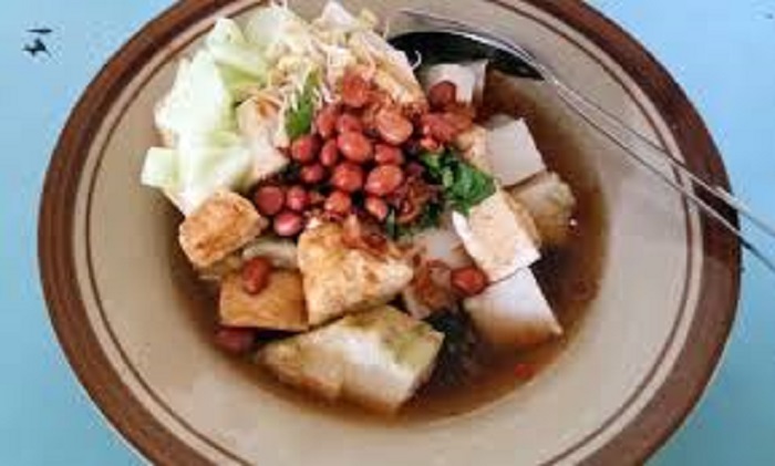 kuliner kupat tahu khas pacitan
