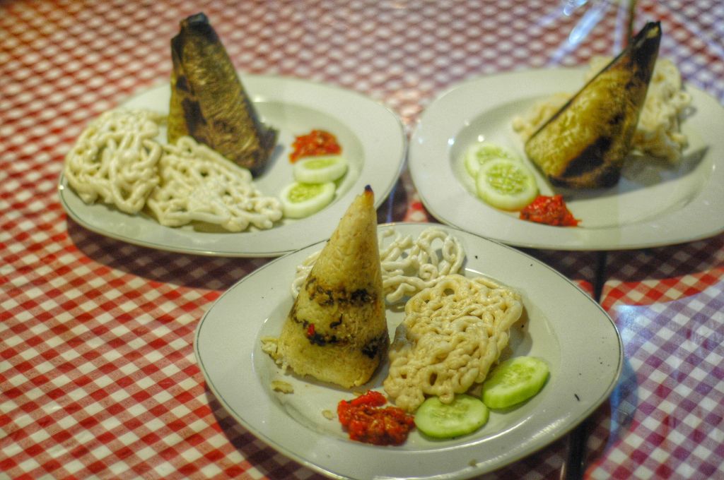nasi mamong, salah satu kuliner khas Bondowoso