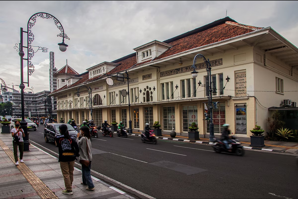 Ilustrasi beberapa rekomendasi wisata yang bisa kamu kunjungi di Jl braga saat seharian di Bandung