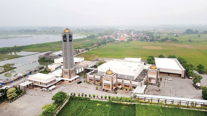Masjid Namira di Lamongan yang seringkali jadi lokasi wisata