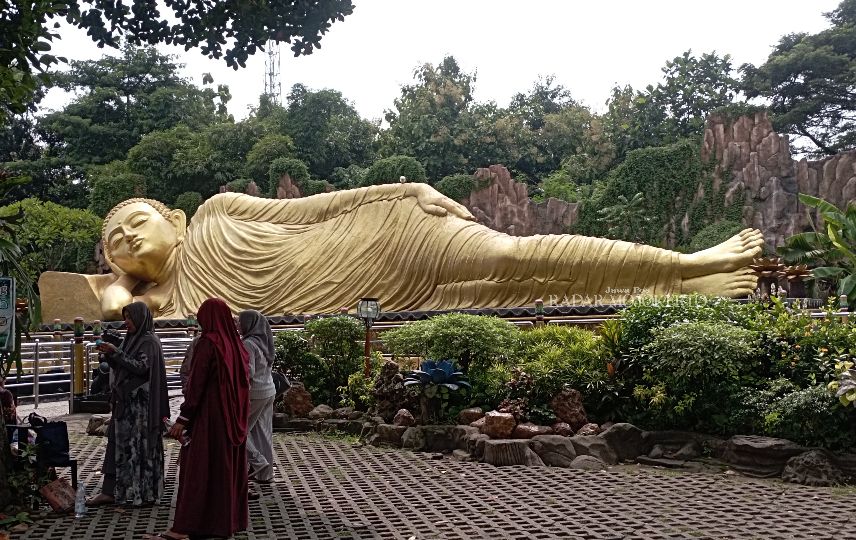 Wisata Patung Budha Tidur di Mojokerto