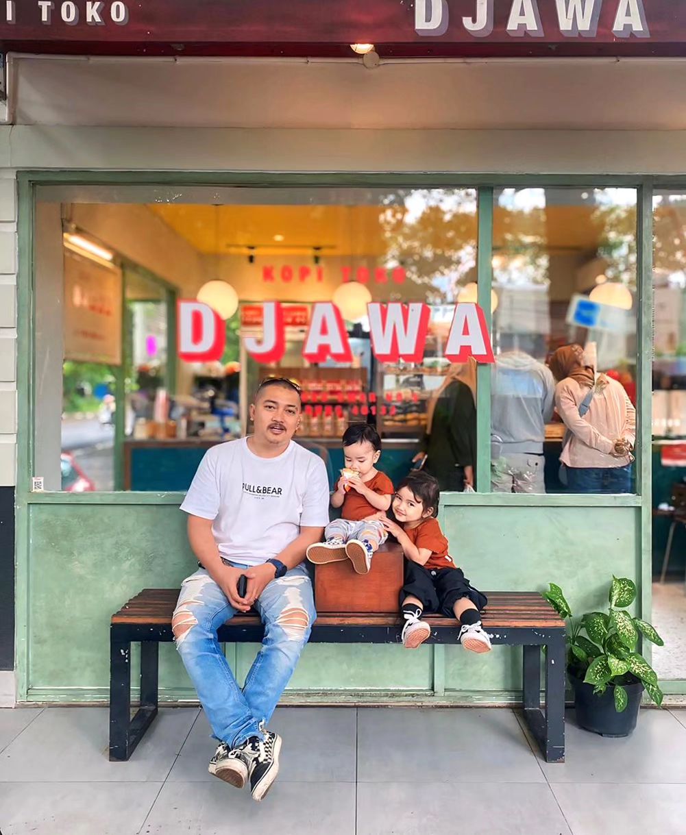 Toko kopi Djawa, salah satu objek yang wajib dikunjungi saat di Jl braga Bandung