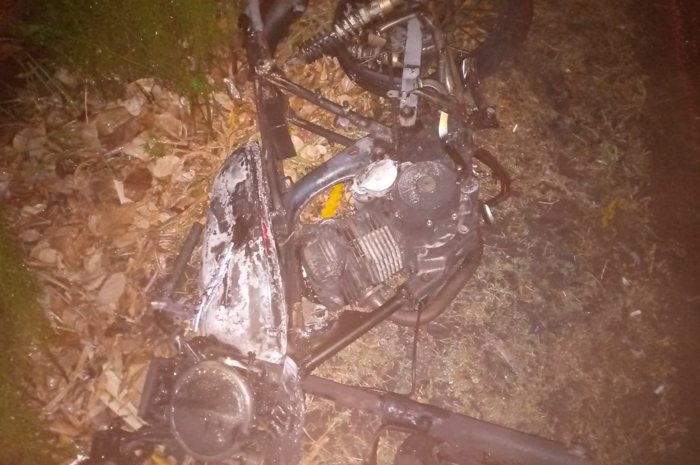 Kondisi Motor korban kecelakaan di jalur provinsi Desa Mojokrapak Jombang yang ludes terbakar