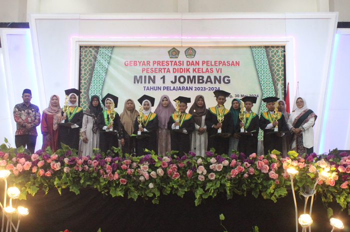 Lulusan berprestasi akademik MIN 1 Jombang