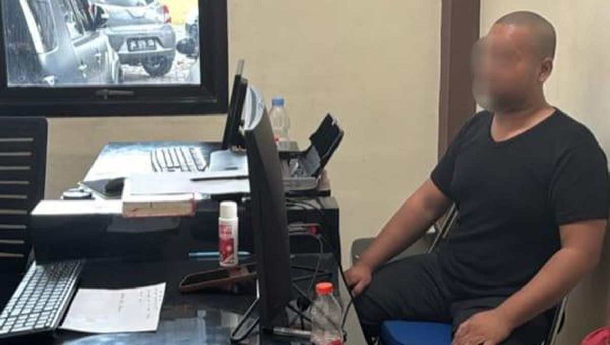 Staf Bawaslu Jombang yang setubuhi adik ipar saat diperiksa di Mapolres Jombang beberapa waktu lalu