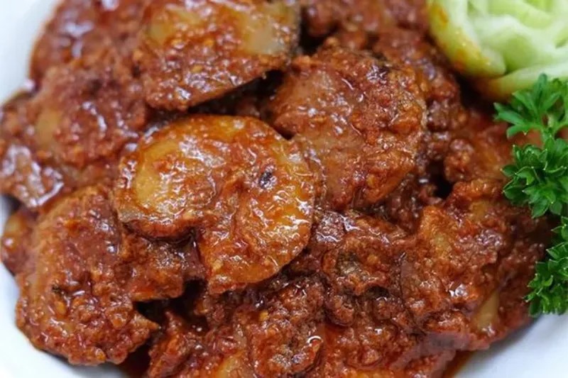 Semur jengkol. salah satu kuliner yang wajib dicoba saat di Jakarta