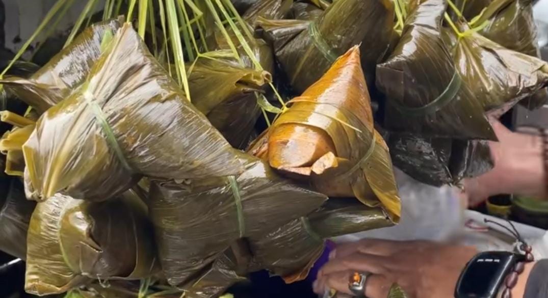 bacang panas braga, kuliner yang lagi viral di Bandung