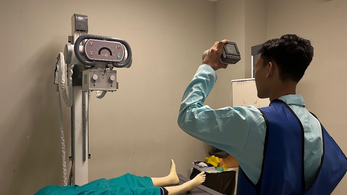 Ilustrasi petugas proteksi Radiasi