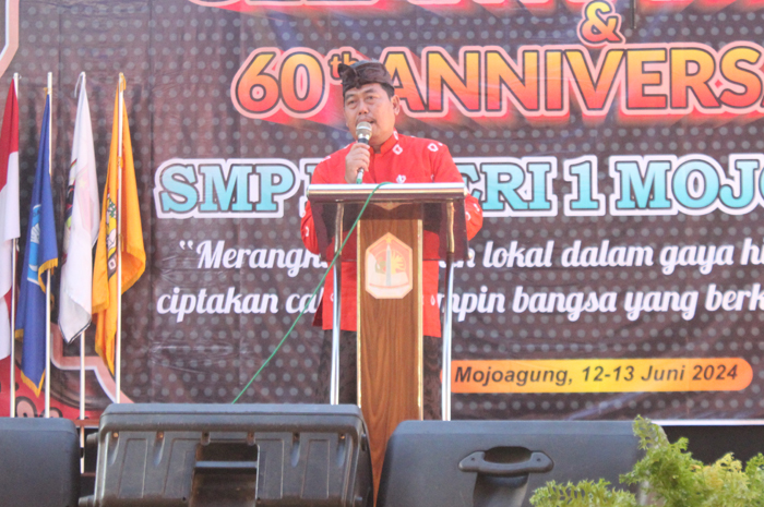 Yoni Tri Joko Kurnianto, kepala SMPN 1 Mojoagung
