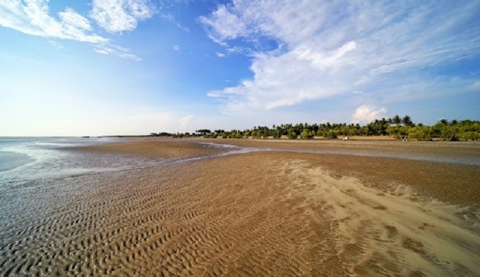 Pantai Payum, salah satu lokasi wisata populer di Merauke