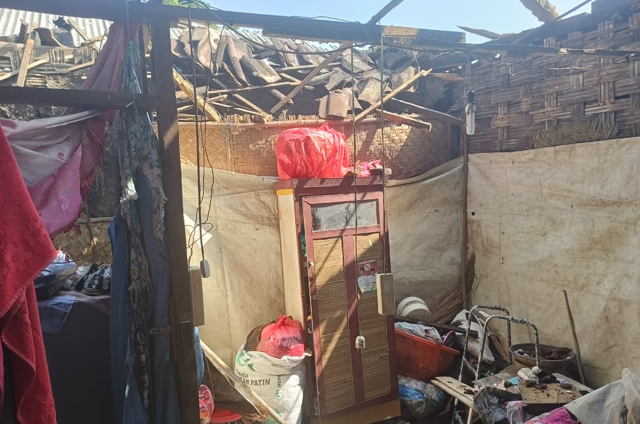 Salah satu rumah rusak terdampak hujan dan angin kencang di Desa Karangdagangan, Bandarkedungmulyo Jombang