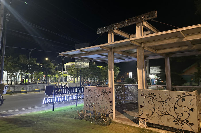 Kondisi smoke shelter di selatan Alun-Alun Jombang (10/6) yang masih tak terawat dan terbengkalai