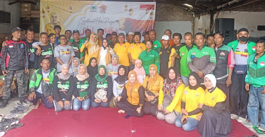 Maya Novita bersama organisasi  MKGR (Musyawarah Kekeluargaan Gotong Royong) Jombang juga ORJB.  usai melaksanakan kurban
