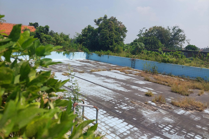 Bagian kolam renang di Taman Tirta Wisata yang kini juga telah mangkrak tak digunakan lagi