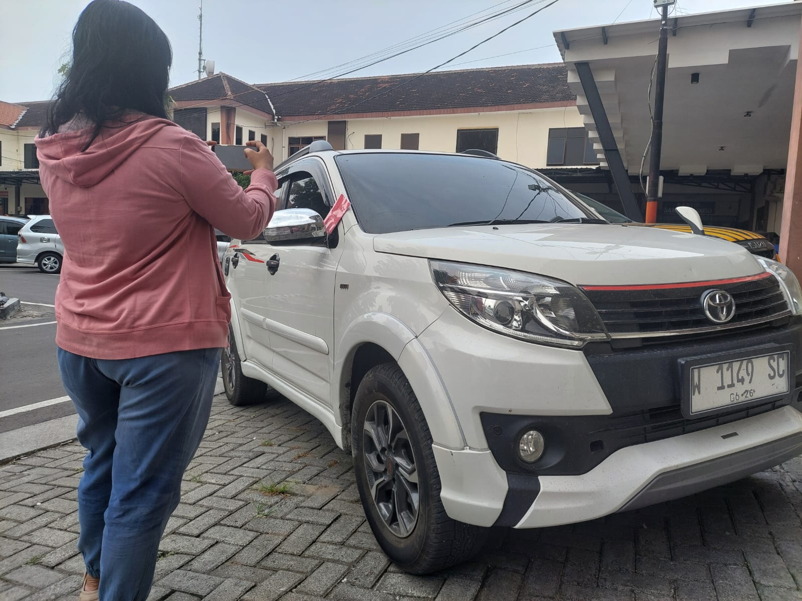 Mobil sejoli bandar narkoba yang kini disita polisi dan diamankan di Mapolres Jombang