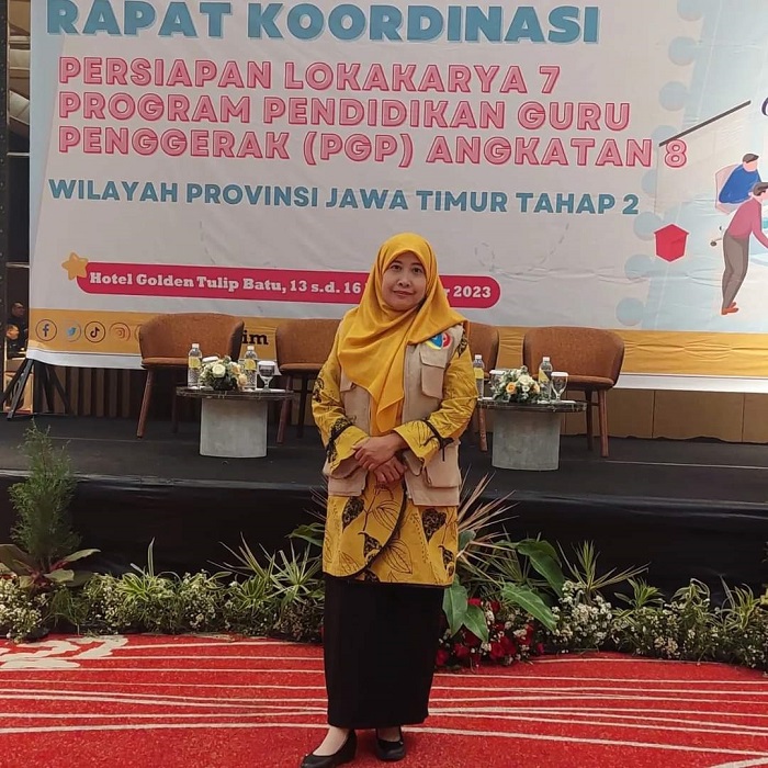 Kepala SMAN Bareng, Ulin Yudhawati SSi MPd