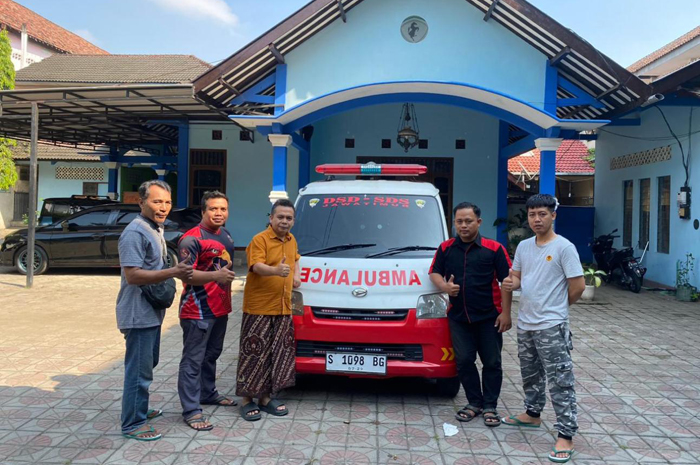 HM Syarif Hidayatullah ST MMT (Gus Sentot) bersama perwakilan ojek online dan ambulans DSD SDS 97/98, Rabu (26/6).