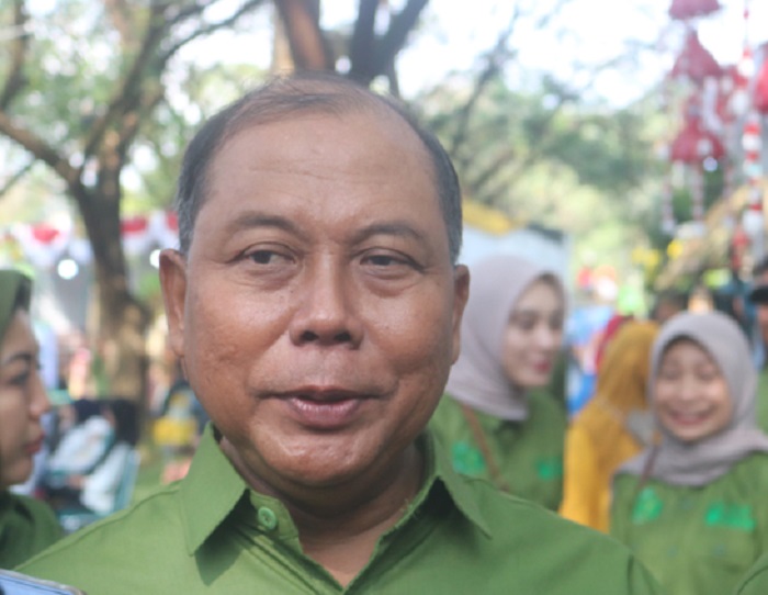 Pj Bupati Jombang Sugiat saat memberikan penjelasan usai menghadiri Jombang Eco Creative di RTH Kebonratu, Jumat (28/6).
