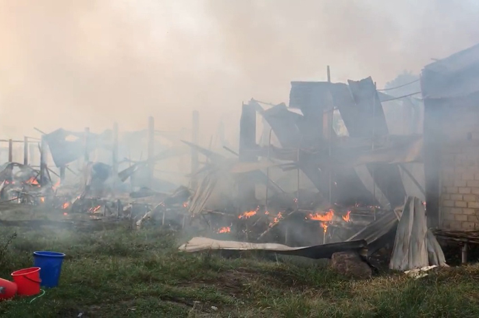 Kebakaran kandang ayam di Desa Karangdagangan, Bandarkedungmulyo Jombang  dan menghanguskan 10.000 ekor ayam