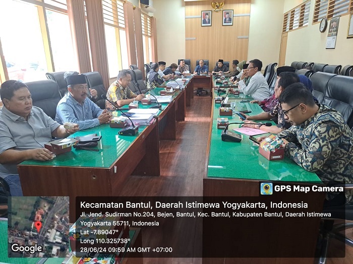 SERIUS: DPRD Jombang saat berkunjung ke DPRD Bantul untuk membahas pelaksanaan UU Desa, Jumat (28/6).